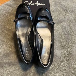 Cole Han black leather dress shoes